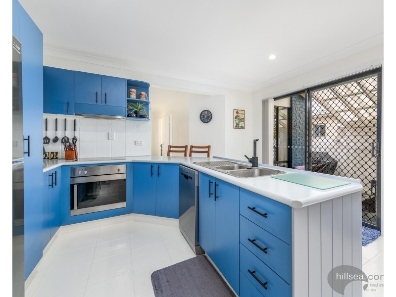 2/223 Turpin Road, Labrador QLD 4215