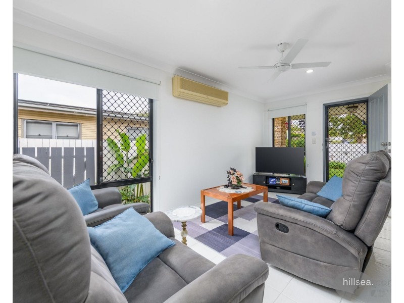 2/223 Turpin Road, Labrador QLD 4215