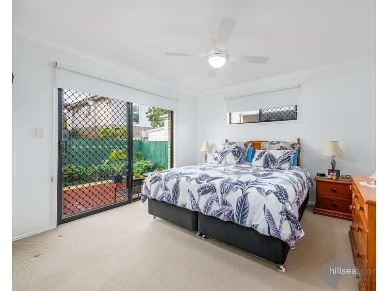 2/223 Turpin Road, Labrador QLD 4215