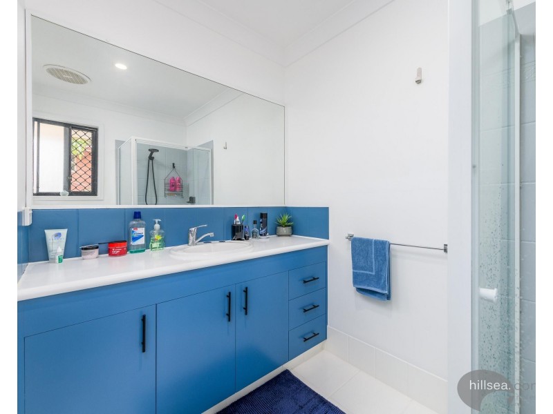 2/223 Turpin Road, Labrador QLD 4215