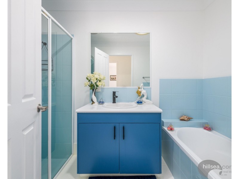 2/223 Turpin Road, Labrador QLD 4215