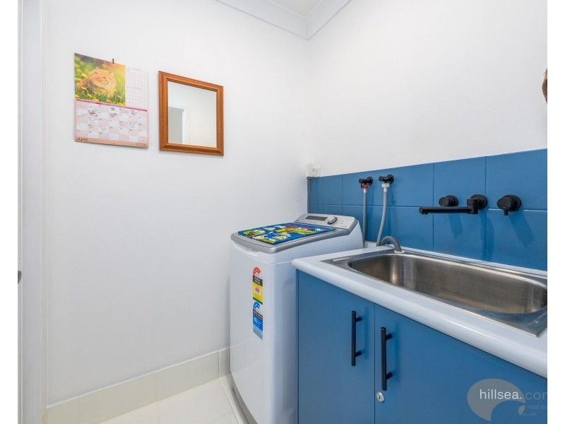 2/223 Turpin Road, Labrador QLD 4215