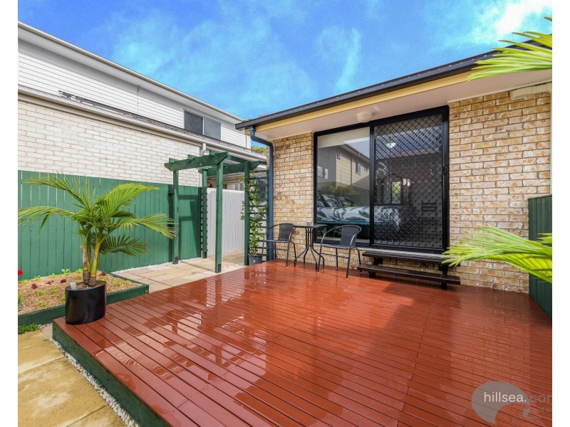 2/223 Turpin Road, Labrador QLD 4215