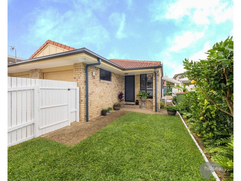 2/223 Turpin Road, Labrador QLD 4215