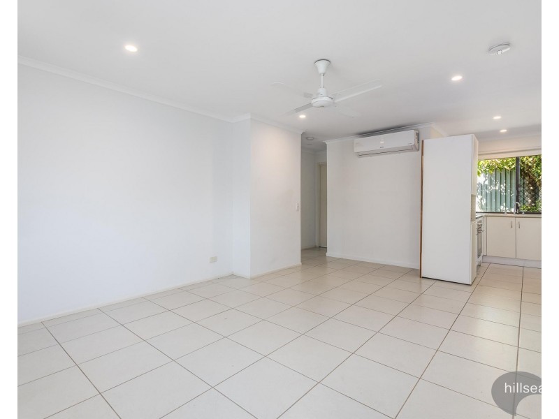 2/191 Olsen Avenue, Labrador QLD 4215
