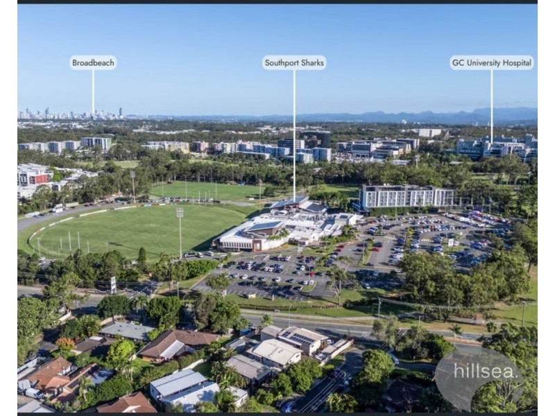 2/191 Olsen Avenue, Labrador QLD 4215