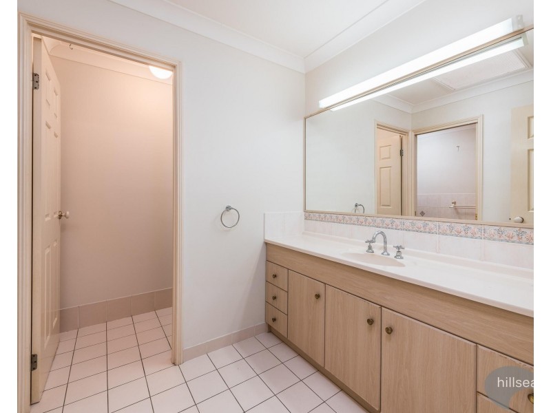 2/161 Whiting Street, Labrador QLD 4215