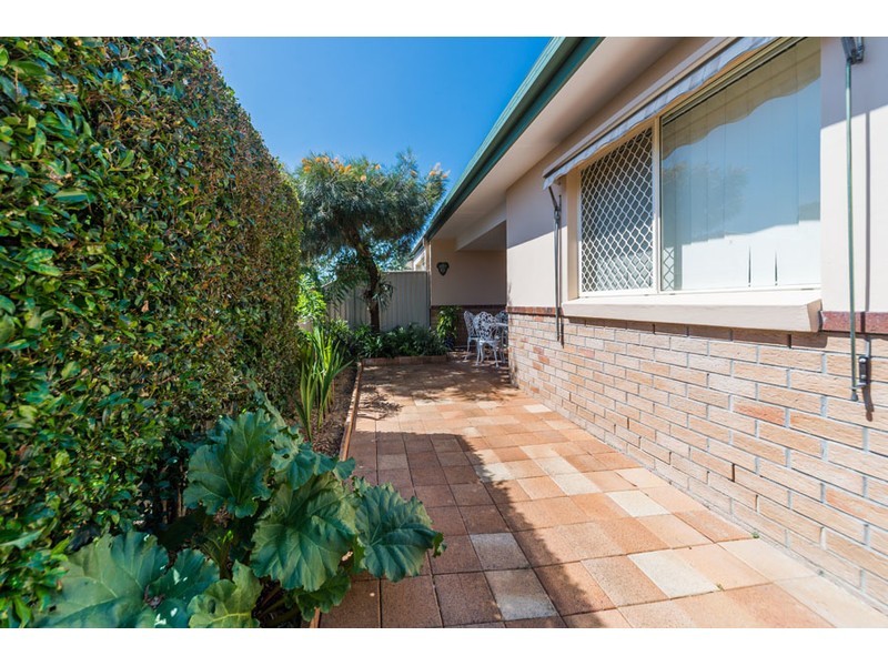 1/11 Tanias Place, Labrador QLD 4215
