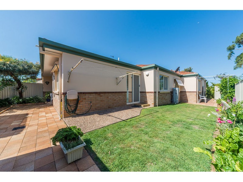 1/11 Tanias Place, Labrador QLD 4215