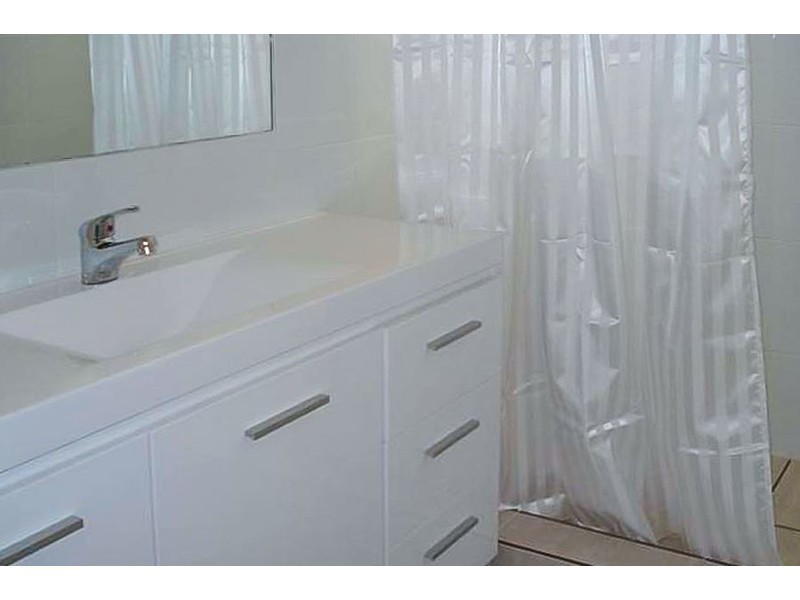 9 Horder Avenue, Labrador QLD 4215