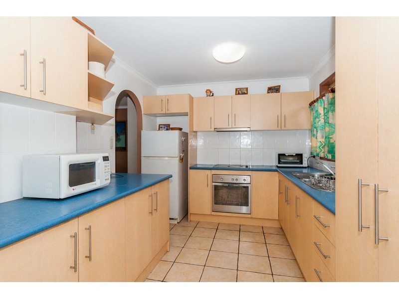 1/146 Whiting Street, Labrador QLD 4215