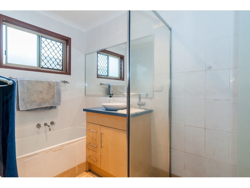 1/146 Whiting Street, Labrador QLD 4215