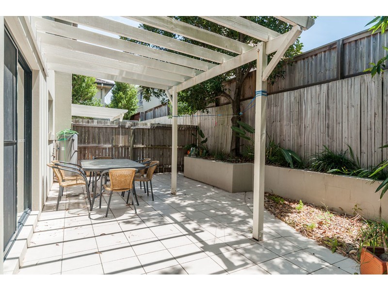 4/9 Government Road, Labrador QLD 4215