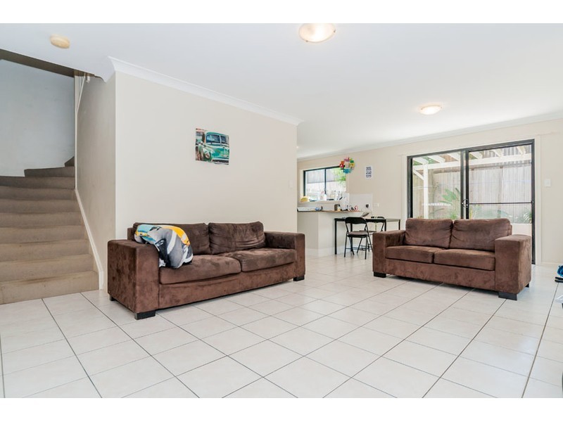 4/9 Government Road, Labrador QLD 4215