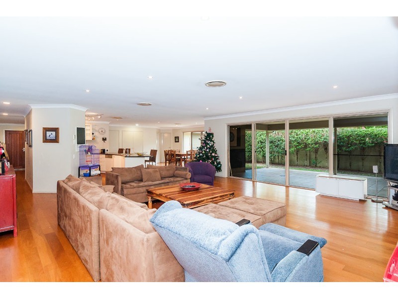 19 Petworth Court, Arundel QLD 4214