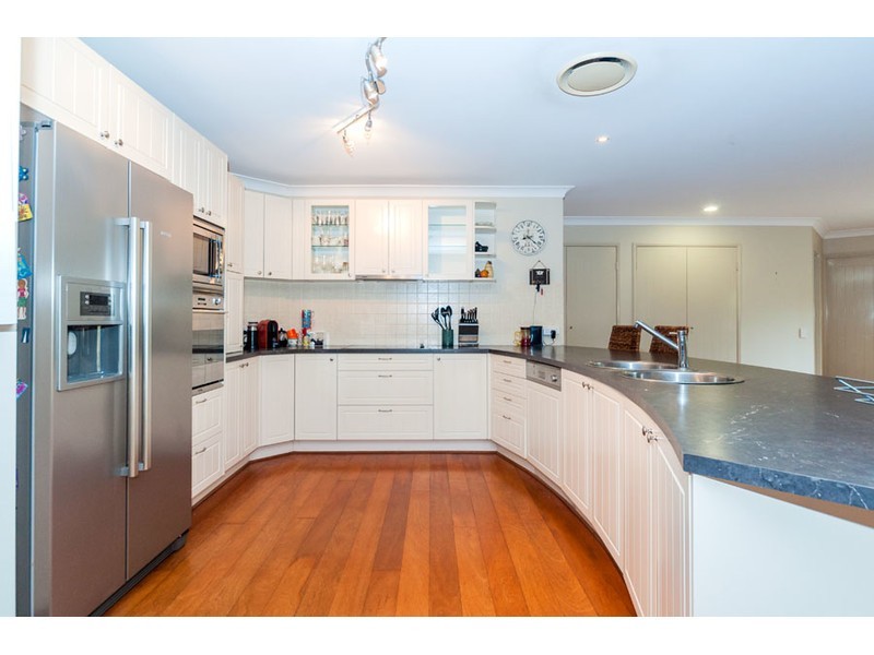 19 Petworth Court, Arundel QLD 4214