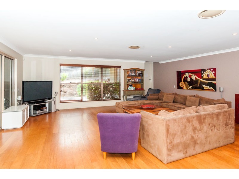 19 Petworth Court, Arundel QLD 4214