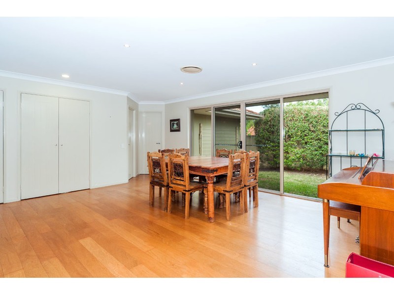 19 Petworth Court, Arundel QLD 4214
