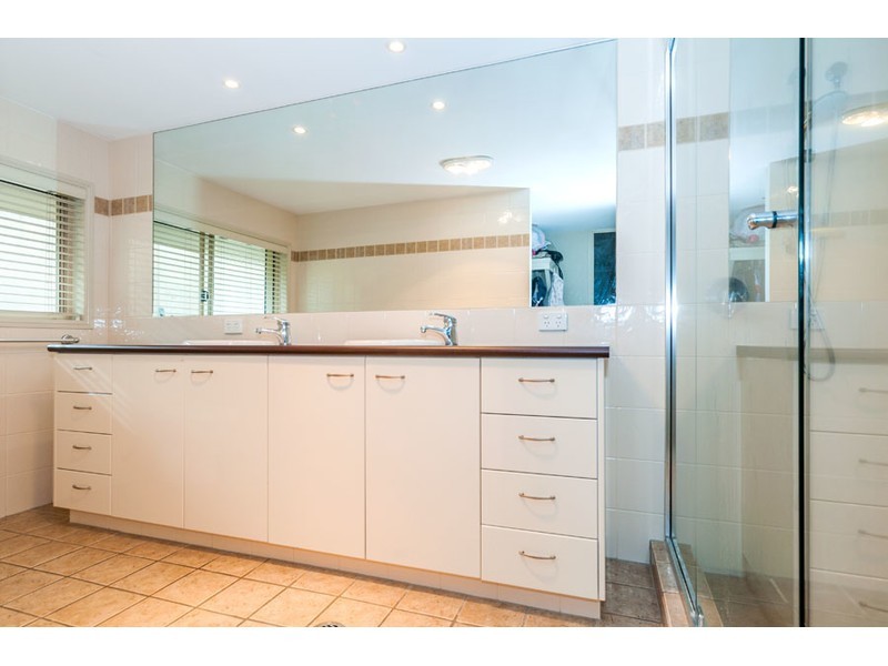 19 Petworth Court, Arundel QLD 4214