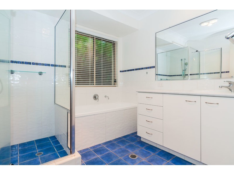 19 Petworth Court, Arundel QLD 4214