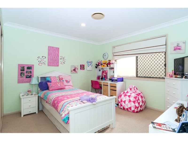 19 Petworth Court, Arundel QLD 4214