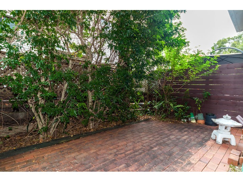 4/9 Proud Street, Labrador QLD 4215