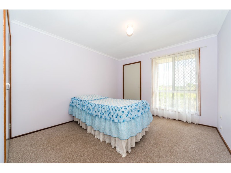 1/10 Robin Joy Close, Labrador QLD 4215