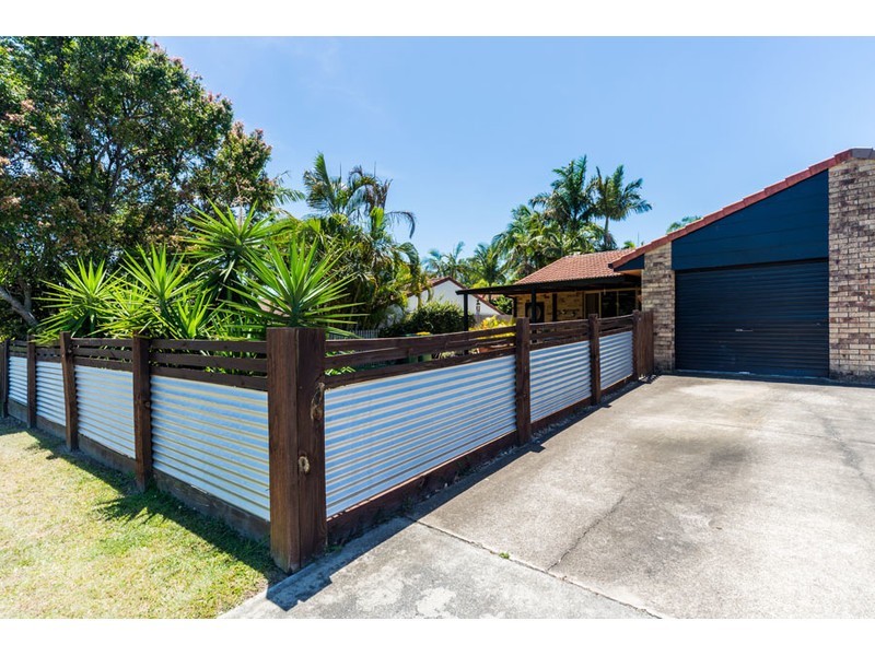 2/5 Orkney Place, Labrador QLD 4215