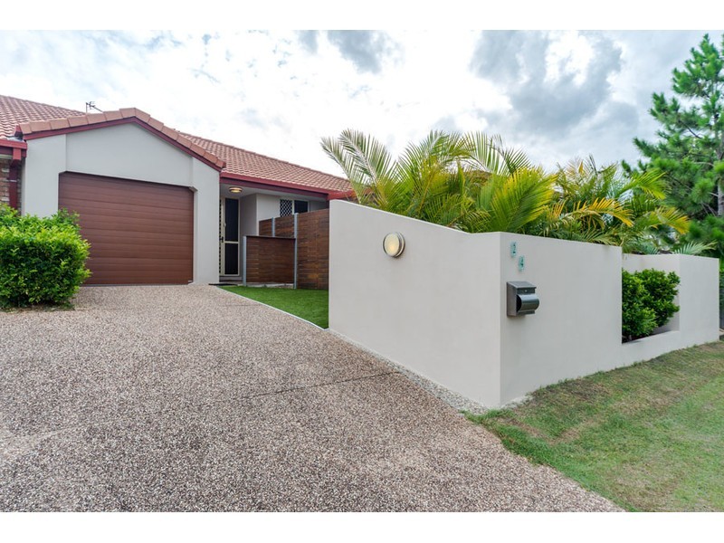 2/4 Jacqueline Avenue, Labrador QLD 4215