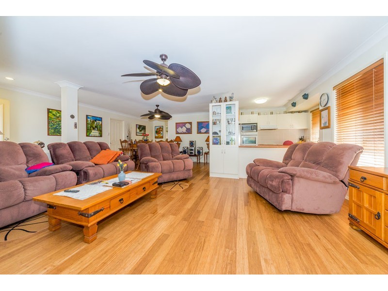 2/4 Jacqueline Avenue, Labrador QLD 4215