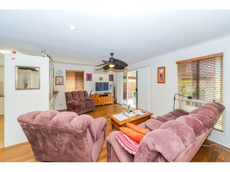 2/4 Jacqueline Avenue, Labrador QLD 4215