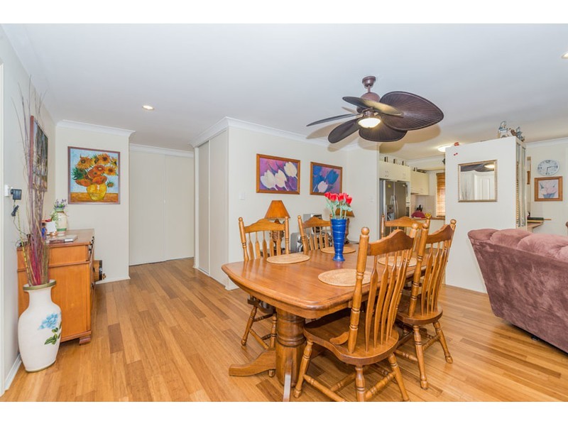 2/4 Jacqueline Avenue, Labrador QLD 4215