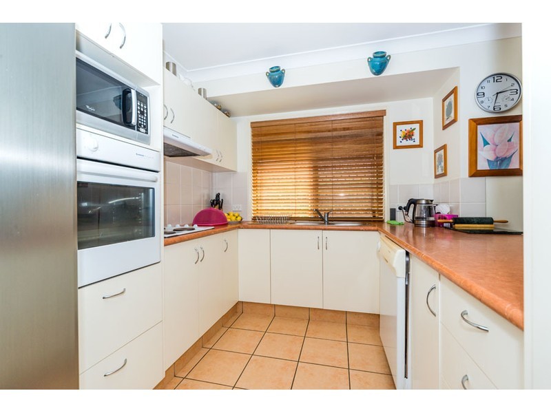 2/4 Jacqueline Avenue, Labrador QLD 4215