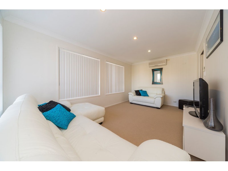 2/18 Broad Street, Labrador QLD 4215