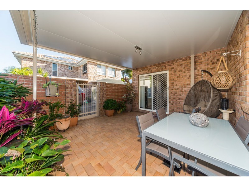 2/18 Broad Street, Labrador QLD 4215