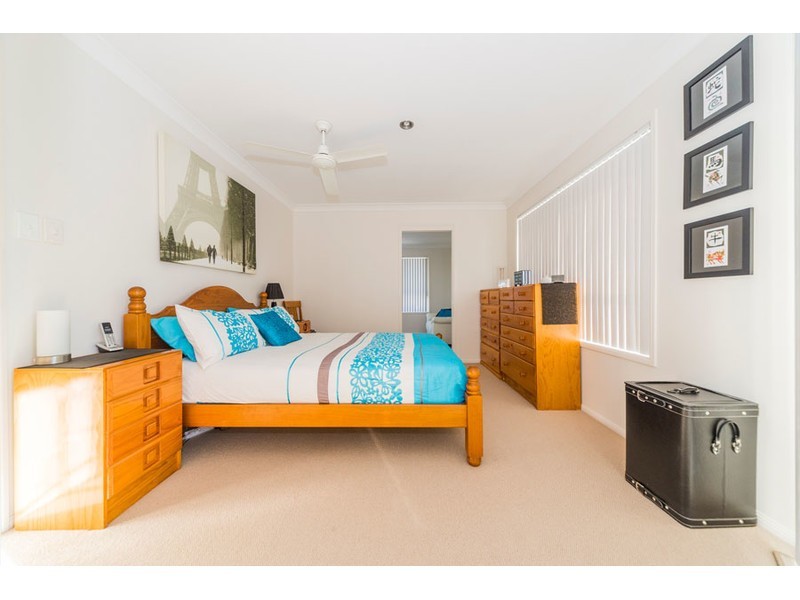 2/18 Broad Street, Labrador QLD 4215