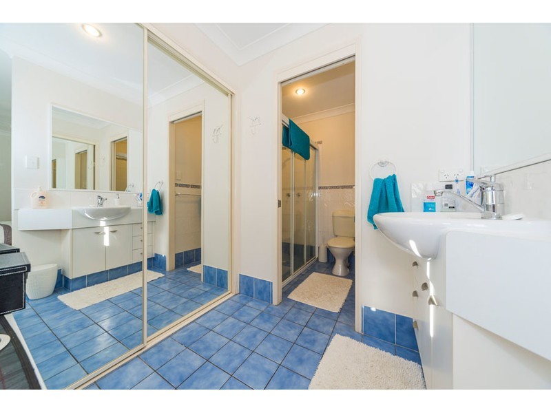 2/18 Broad Street, Labrador QLD 4215