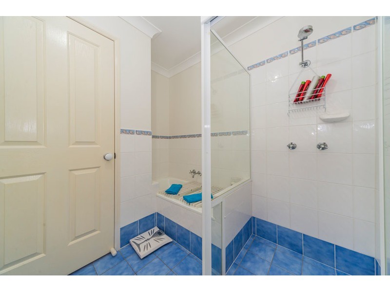 2/18 Broad Street, Labrador QLD 4215