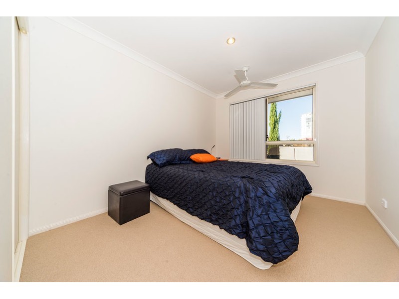 2/18 Broad Street, Labrador QLD 4215