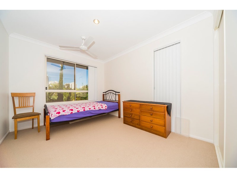 2/18 Broad Street, Labrador QLD 4215