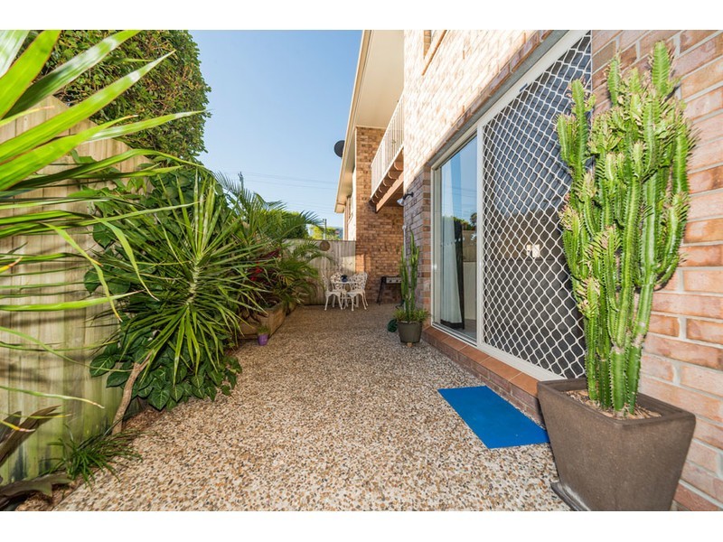 2/18 Broad Street, Labrador QLD 4215