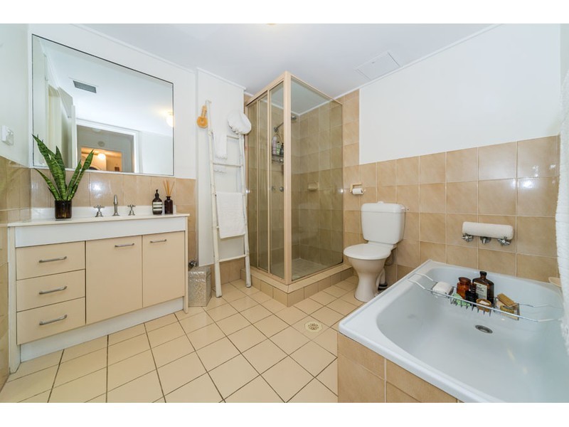 4/33 Whiting Street, Labrador QLD 4215