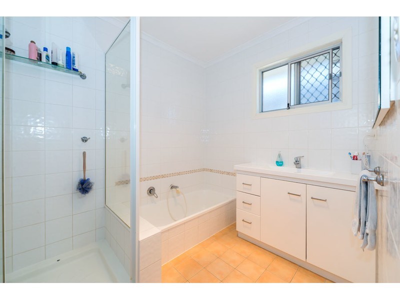 4 Grace Avenue, Labrador QLD 4215