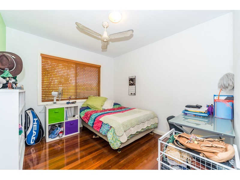 4 Grace Avenue, Labrador QLD 4215