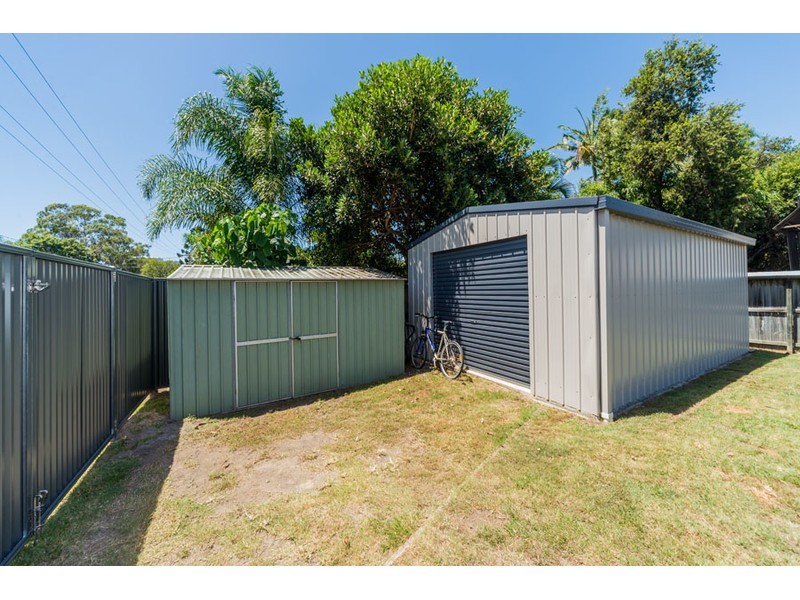 4 Grace Avenue, Labrador QLD 4215
