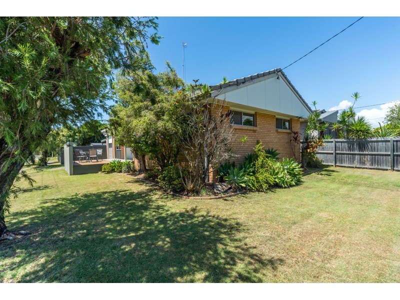 4 Grace Avenue, Labrador QLD 4215