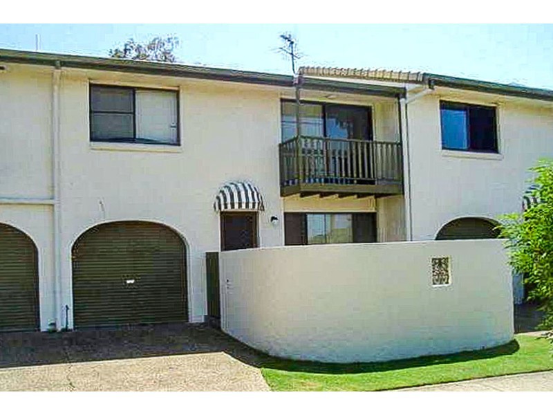 4/140 Frank Street, Labrador QLD 4215