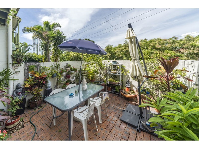 4/140 Frank Street, Labrador QLD 4215