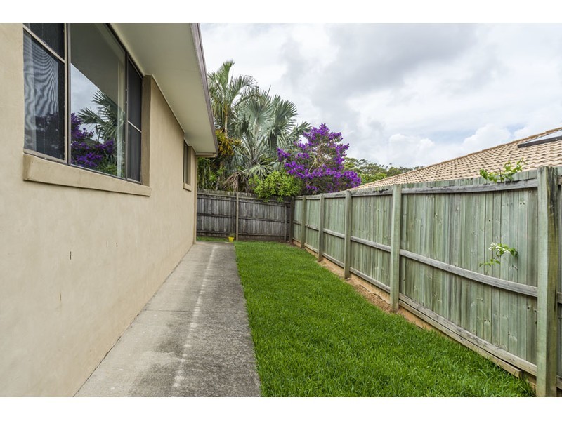 1/215 Central Street, Labrador QLD 4215