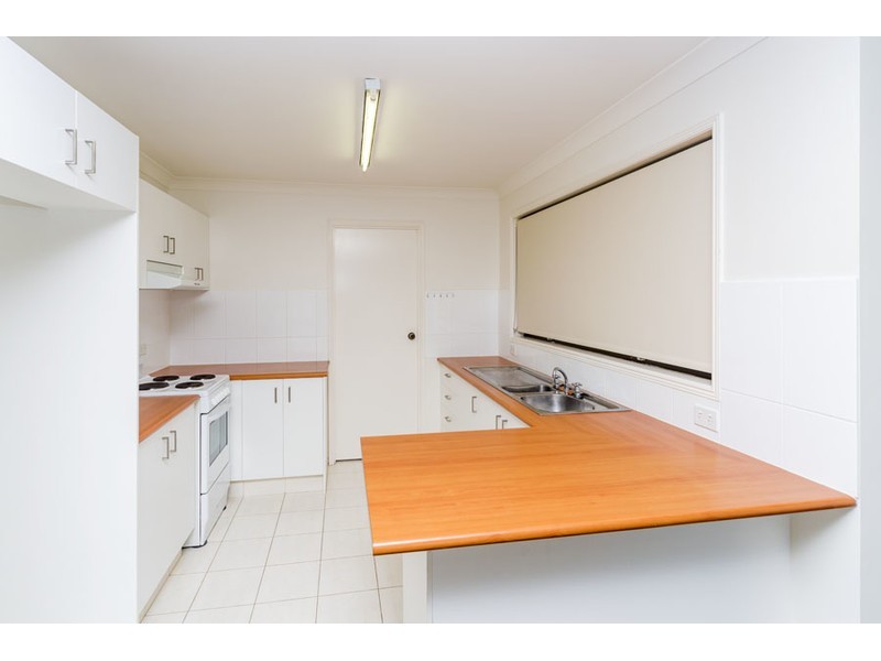 2/215 Central Street, Labrador QLD 4215